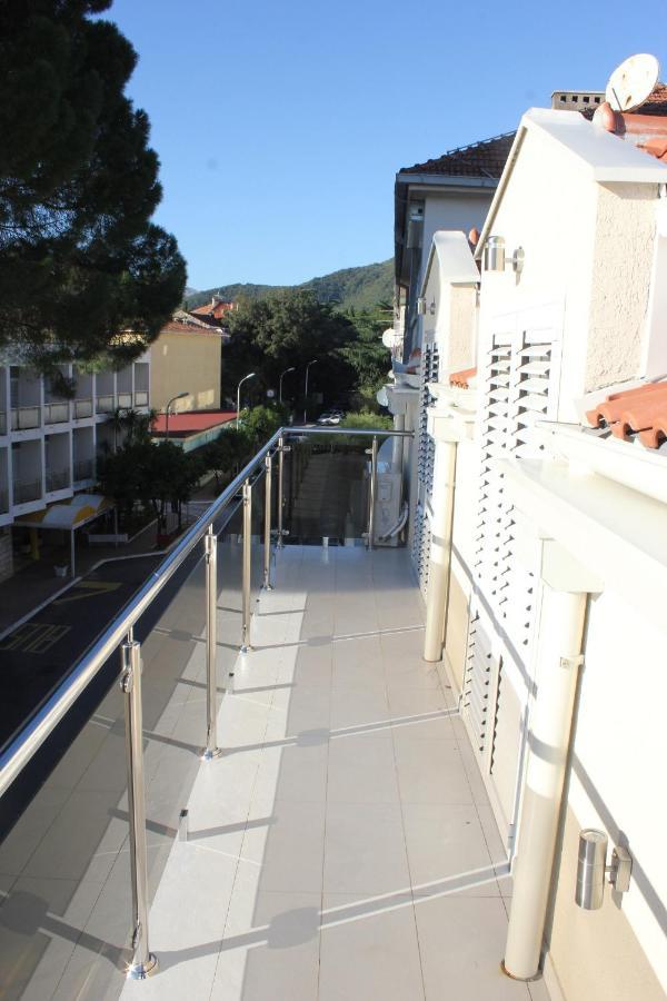 Penthouse By The Sea Apartment Tivat Exterior photo